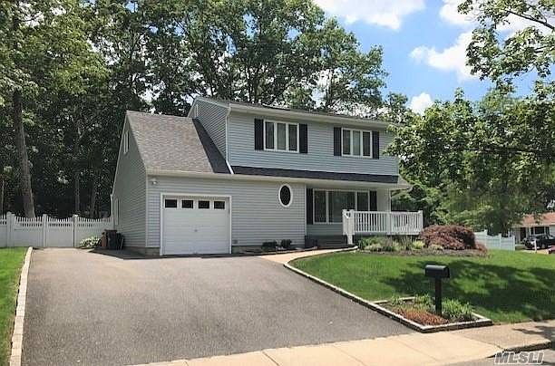 1st image of 12 Smithtown Cres
