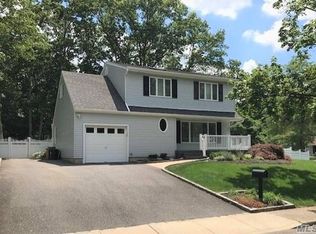 12 Smithtown Cres, Smithtown, NY 11787