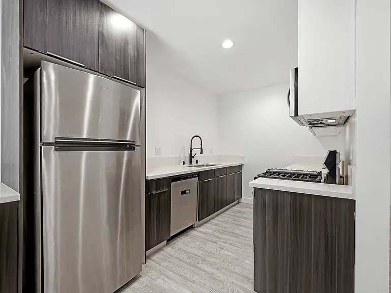 2561 W Avenue 30 #5 — Photo 3