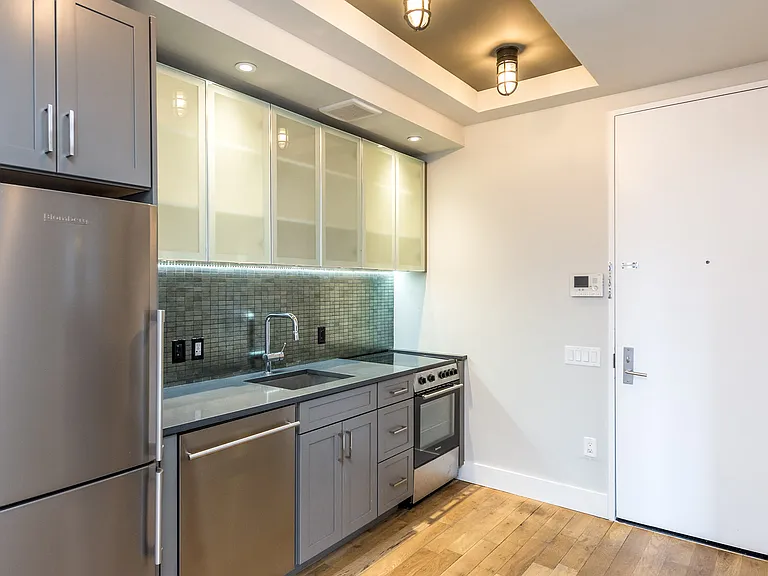 185 Leonard St #1B — Photo 4