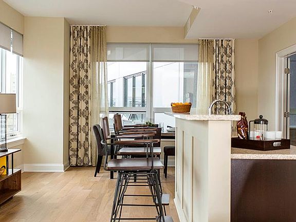 2nd image of 252 N Columbus Blvd #817