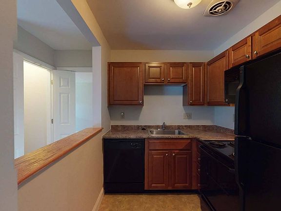 4th image of 400 Engamore Ln APT 106