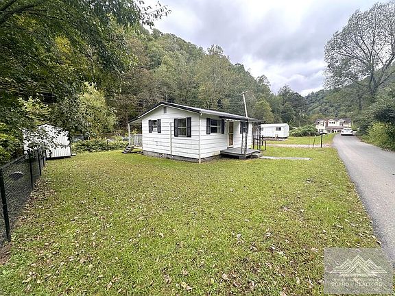 3rd image of 628 King Carswell Rd