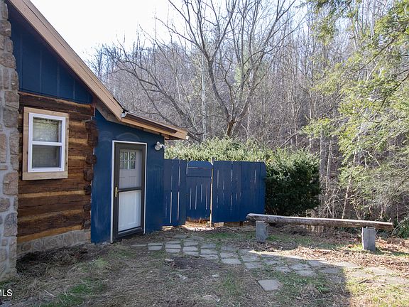 3rd image of 331 Bear Cage Rd