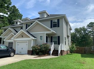 320 Snowberry Ln, Chesapeake, VA 23320