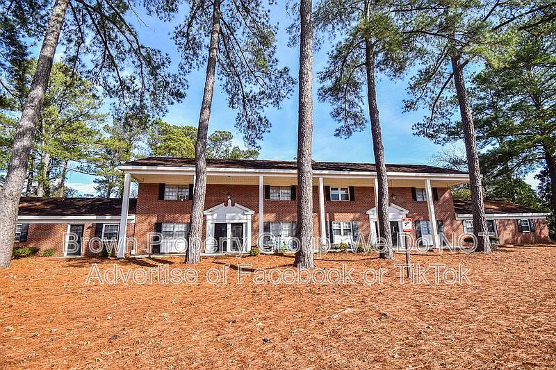 2 bed, 1.0 bath, 900 sqft, $875 — Photo 1