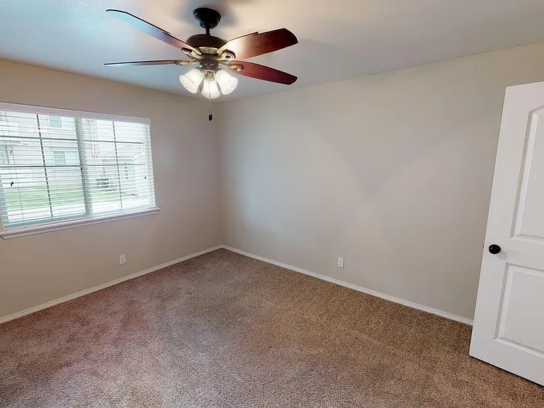 Metroplex Apartments — Photo 31
