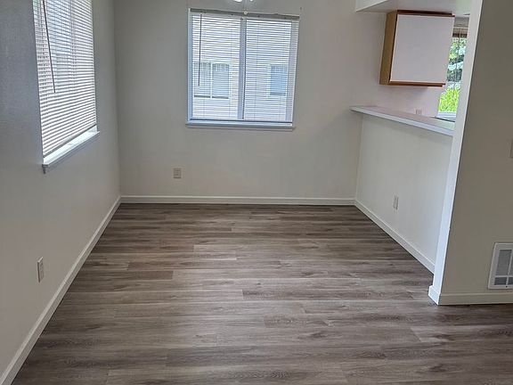 4th image of 1014 37th St SE #4