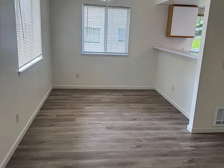 1014 37th St SE — Photo 5