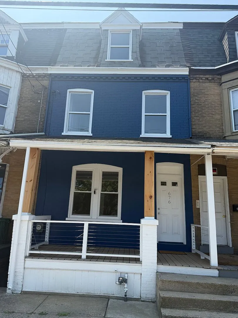 Fully Remodeled 4/5 Bedroom, 2 Bath Home Townhome in desirable West End Lancaster — Photo 1
