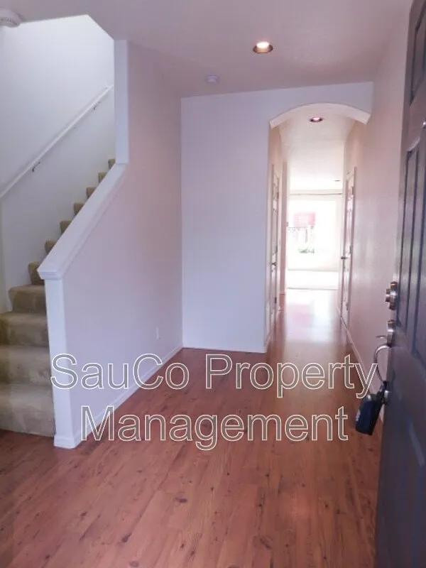 3 bed, 2.5 bath, 1526 sqft, $2,400 — Photo 3