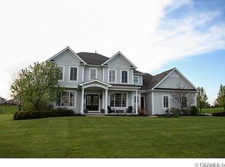 38 Amber Hill Dr, Pittsford, NY 14534