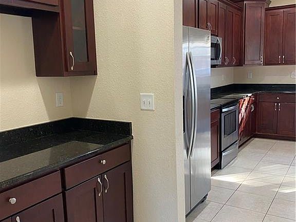 5th image of 706 Cristal Dr