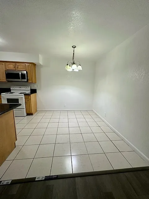 2 bed, 900 sqft, $1,550 — Photo 4