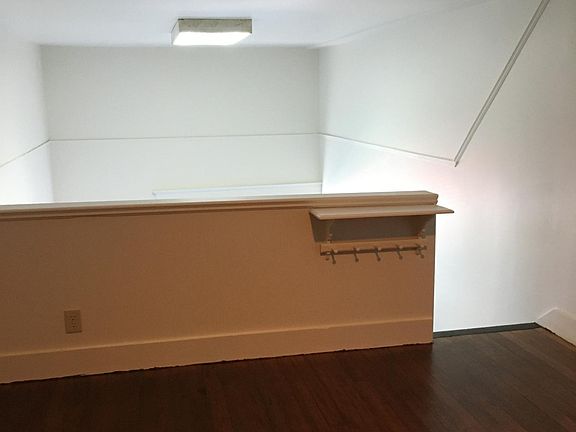 4th image of 208 De Montfort Ave