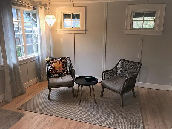 3rd image of 517 Ofarrell Ave SE