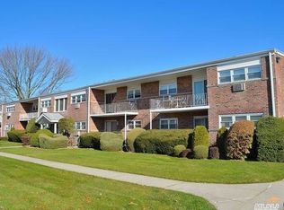10 Ivy St APT 3B, Farmingdale, NY 11735