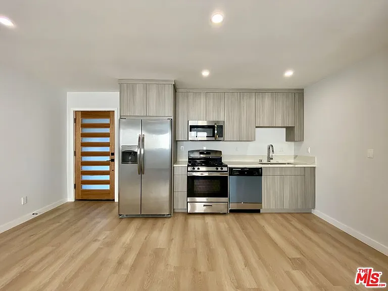 3207 W 3rd St #3 — Photo 11