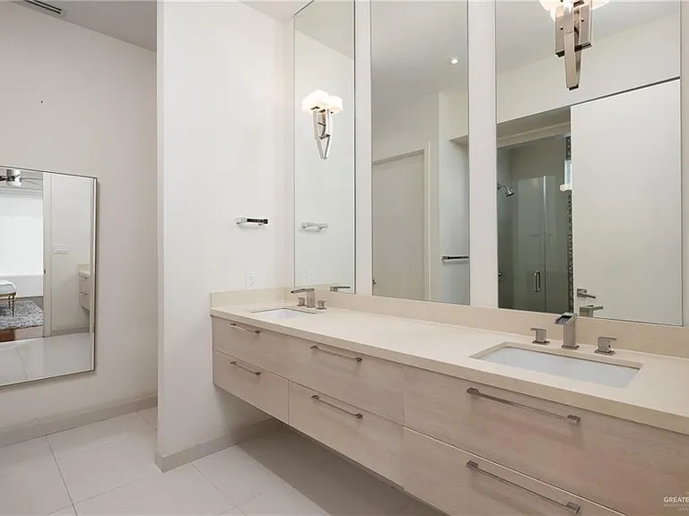 4500 Toronto Ave — Photo 11