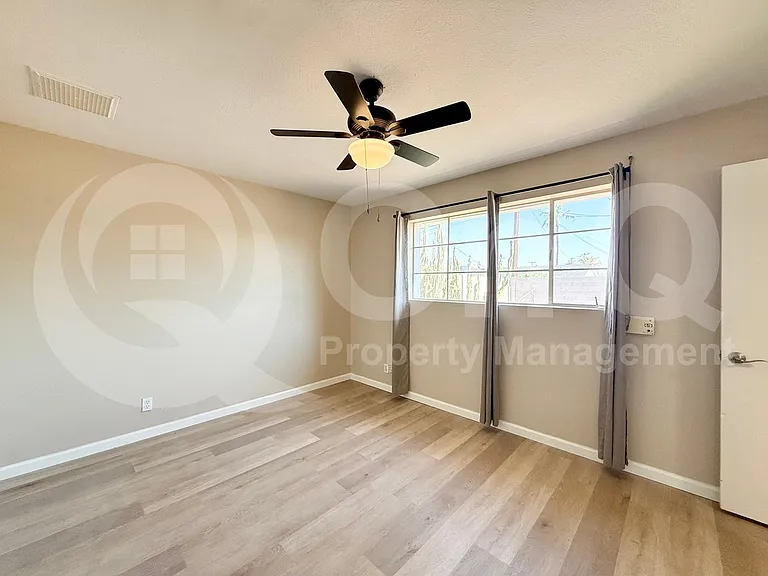445 E Beatryce St — Photo 13