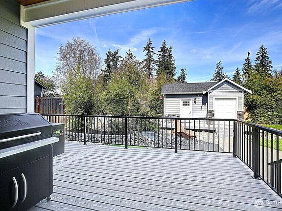 5th image of 224 Mackenzie Drive