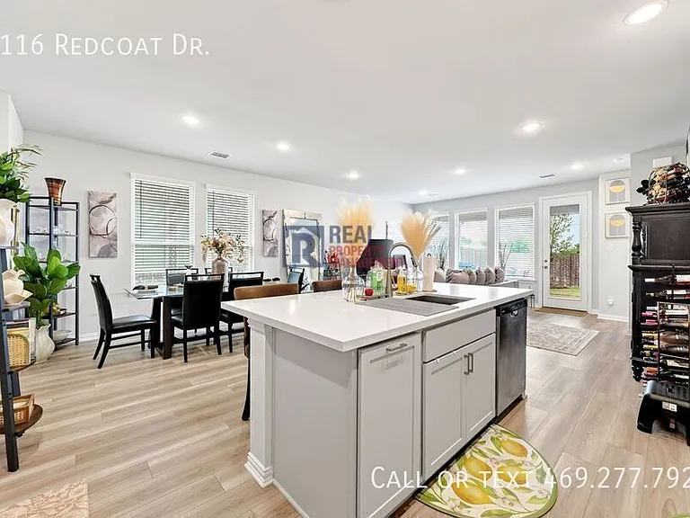 1116 Redcoat Dr — Photo 11