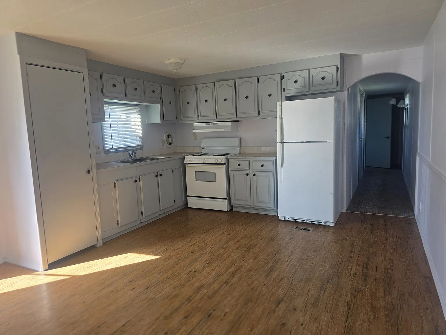 2 bed, $1,100 — Photo 3