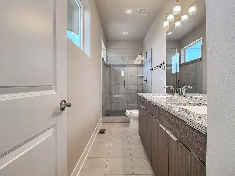 1641 King St — Photo 19