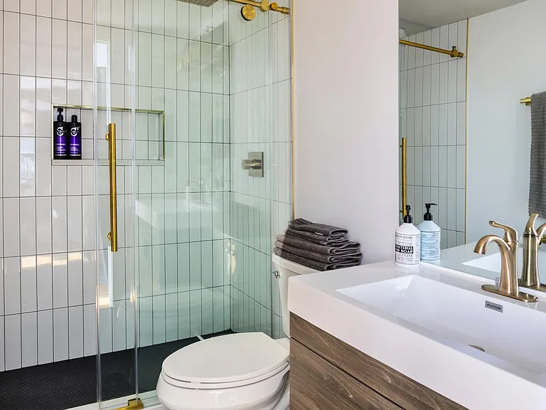 1259 N Wood St #305 — Photo 6