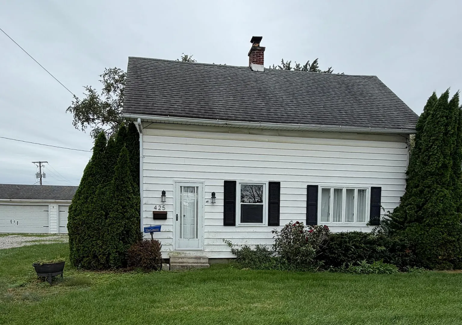2 bed, 1.0 bath, 1245 sqft, $1,350 — Photo 1