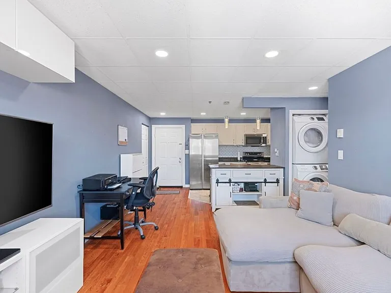 64 Foster St #403 — Photo 11
