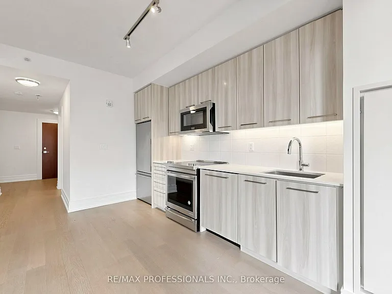 90 Niagara St #311 — Photo 9