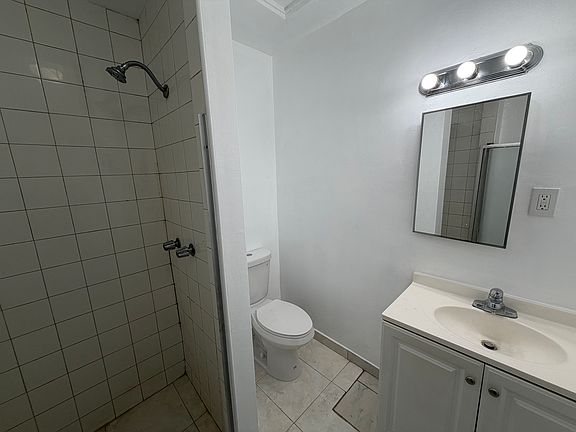 5th image of 907 W 27th St #B