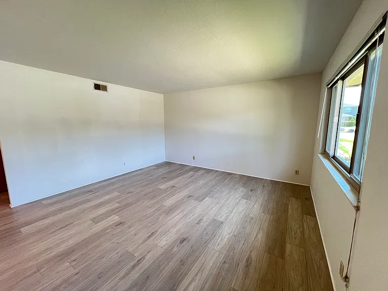4450 Diamond St #1 — Photo 8