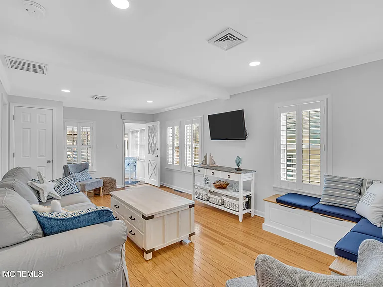 629 Redmond Ave — Photo 7