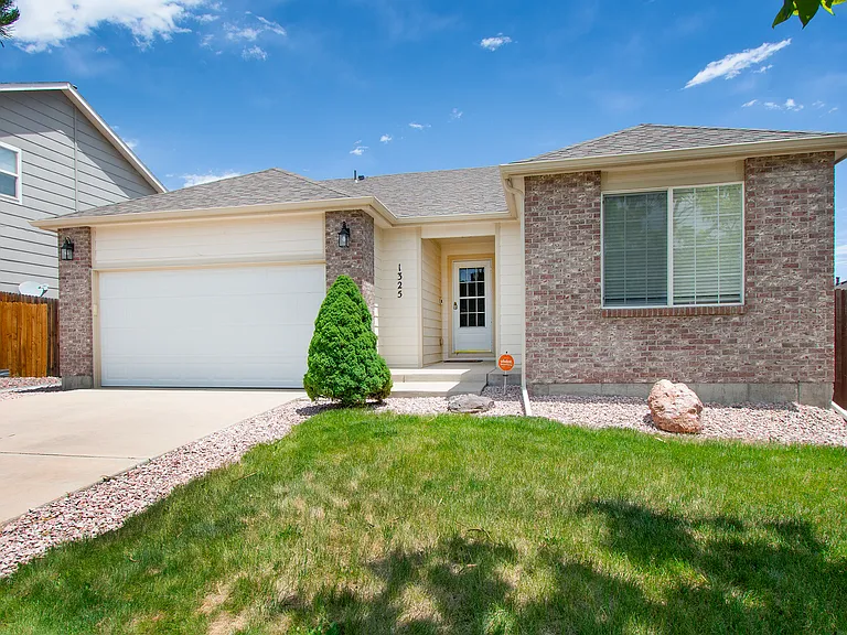 1325 Legend Oak Dr — Photo 1