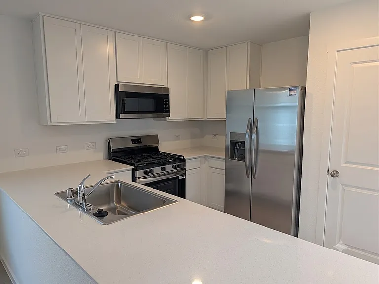 3904 Superior Pl — Photo 4