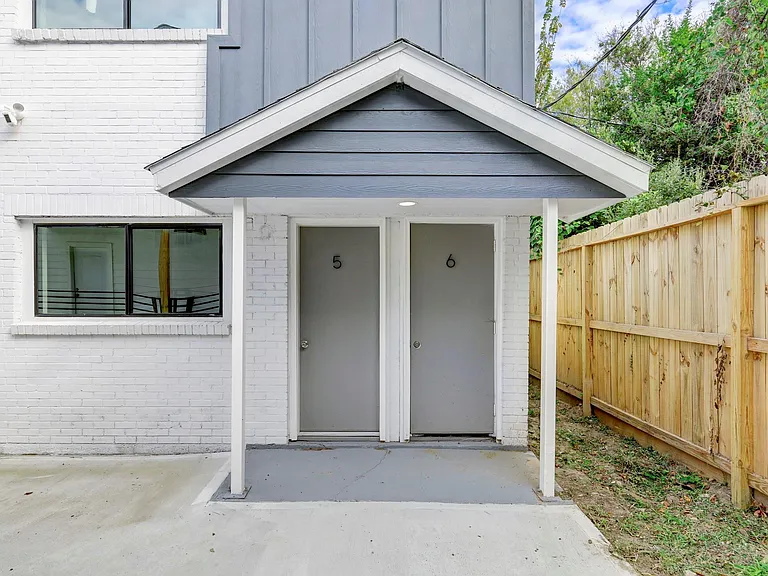 2403 Cleburne St #3 — Photo 3