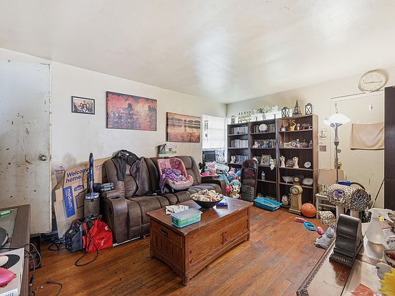 3rd image of 2235 Amherst Ave