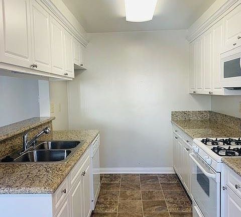 5th image of 11915 Burbank Blvd #16