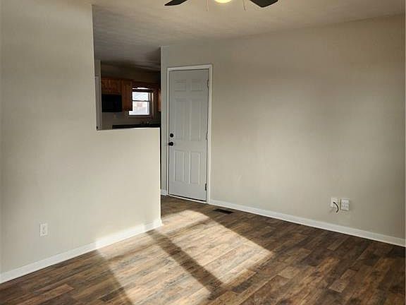 5th image of 103 E Carmel St