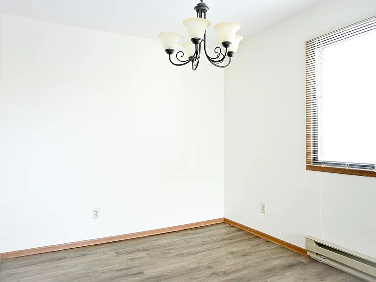 1975 S 29th St — Photo 2