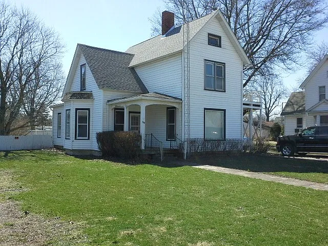 105 E Washington St photo 1