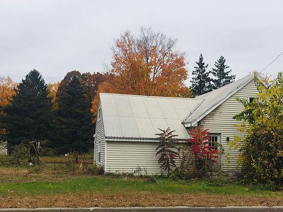 3rd image of 1 Empire Ave