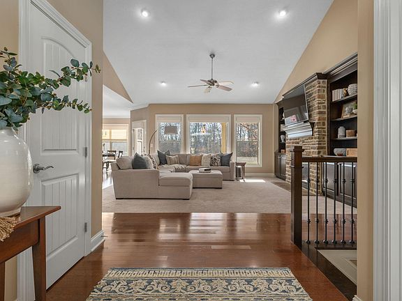2nd image of 2270 Maple Leaf Cir