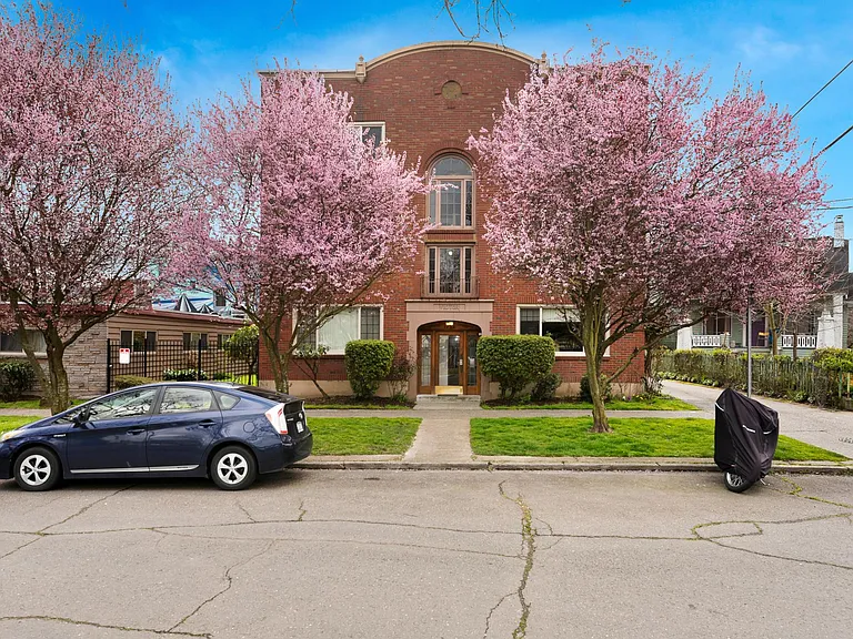 Victor Apartments — Photo 1
