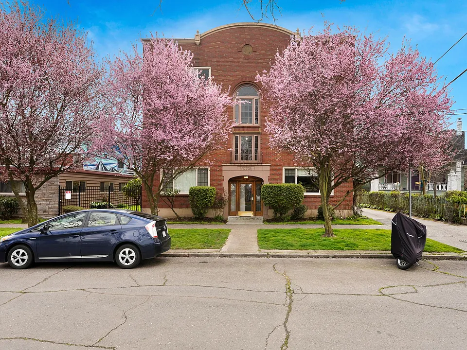 Victor Apartments