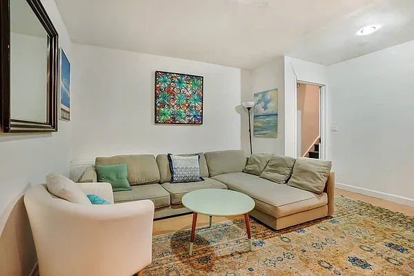 Rented by Safdie Realty Group | media 36