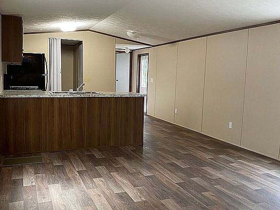 4th image of 219 Sunset Dr #8