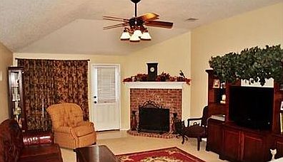 3rd image of 1425 Knottingham Dr